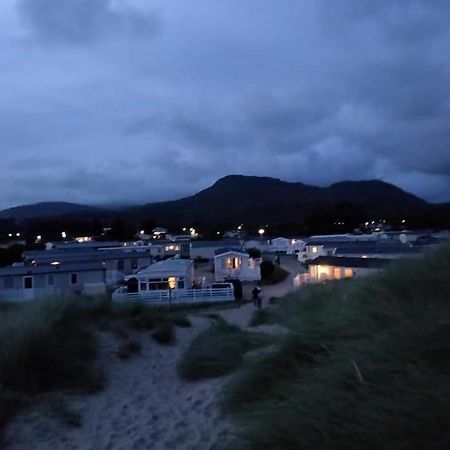 Black Rock Sands Caravan Sleeps 8 Otel Porthmadog Dış mekan fotoğraf